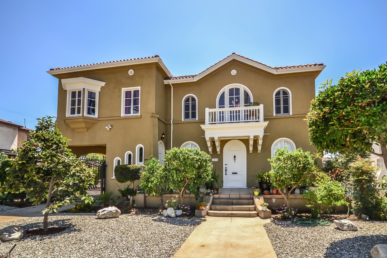 Primary Photo - Victoria Park Duplex