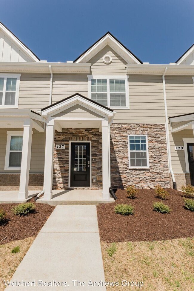 Foto del edificio - 3 br, 2 bath House - 127 Cecil Rd.