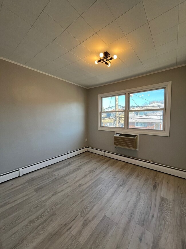 Building Photo - 56 Terhune Ave