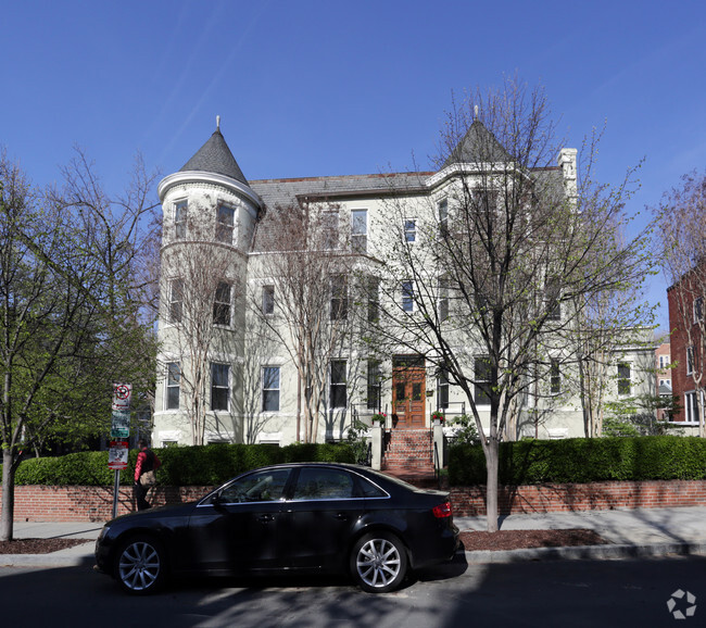 Building Photo - Maison à Dupont Apartments