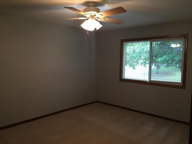 Foto del edificio - 2745 Olive Ln N