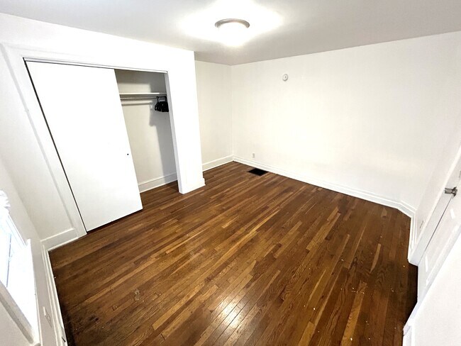Bedroom - 808 Park Ave
