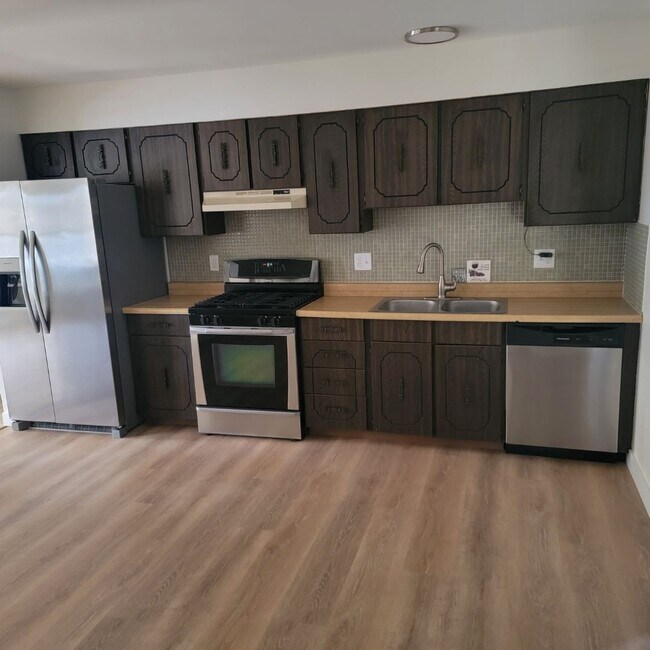 Foto del edificio - 4 Bedroom Home in St. Charles  $2695