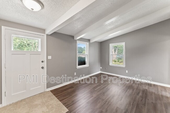 Building Photo - 1101 S 50th Terrace