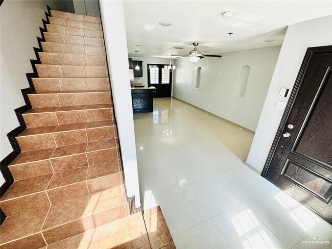 Foto del edificio - 8 West Dr