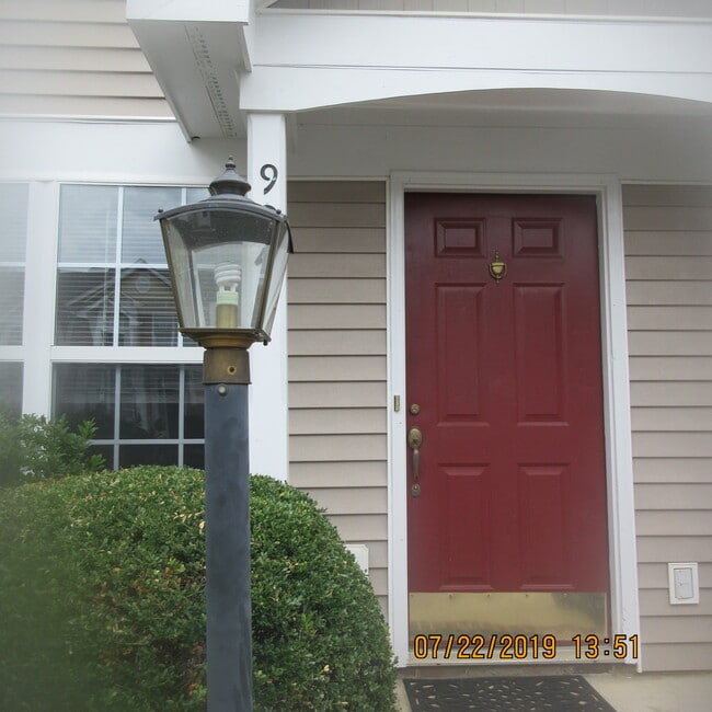 Building Photo - 994 Riverrun Dr