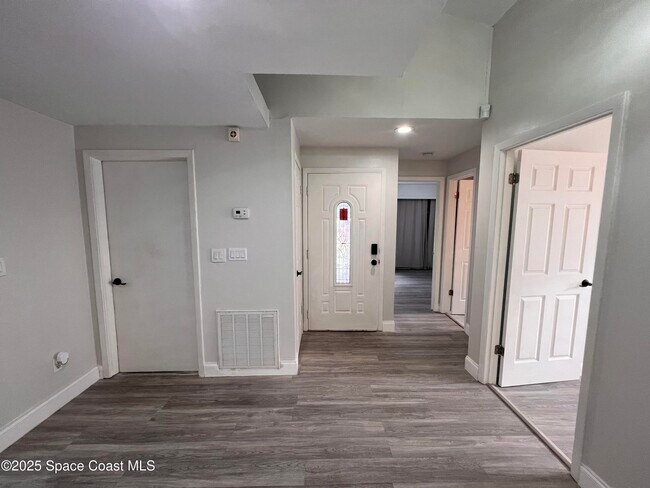 Foto del edificio - 377 Myrtlewood Rd