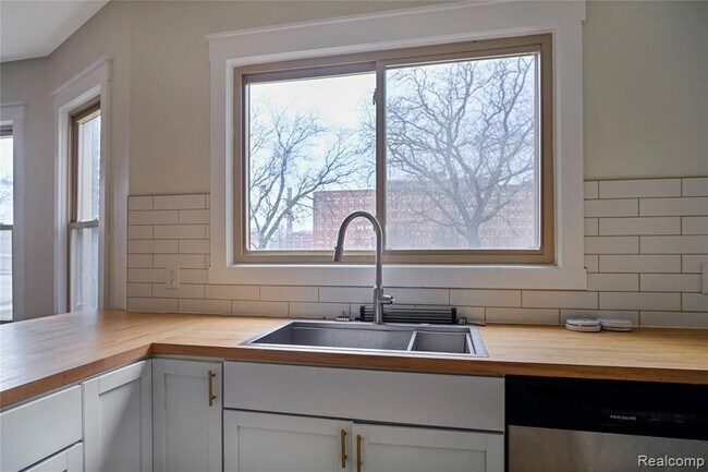 Foto del edificio - 900 Hazelwood St