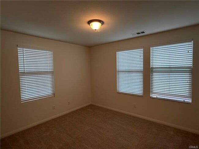 Building Photo - 33 Latitude