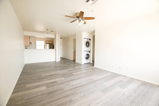 Building Photo - 2060 Mesquite Ln