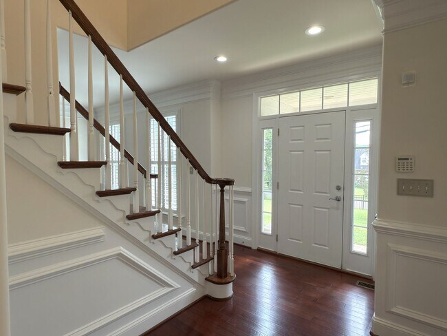 Foto del edificio - Spacious 4 Bed 5.5 Bath Home in Annandale,...