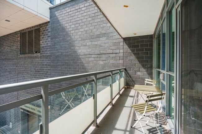 Photo du bâtiment - 130 Eglinton Ave E