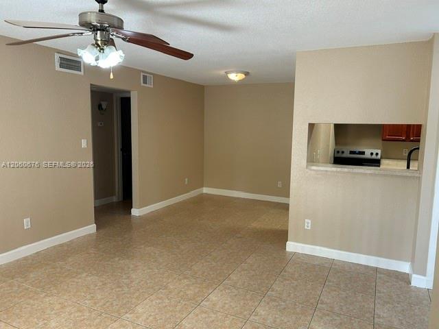 Foto del edificio - 755 Riverside Dr