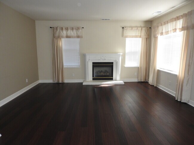 Building Photo - Gorgeous Home with Pool in Beautiful El Do...