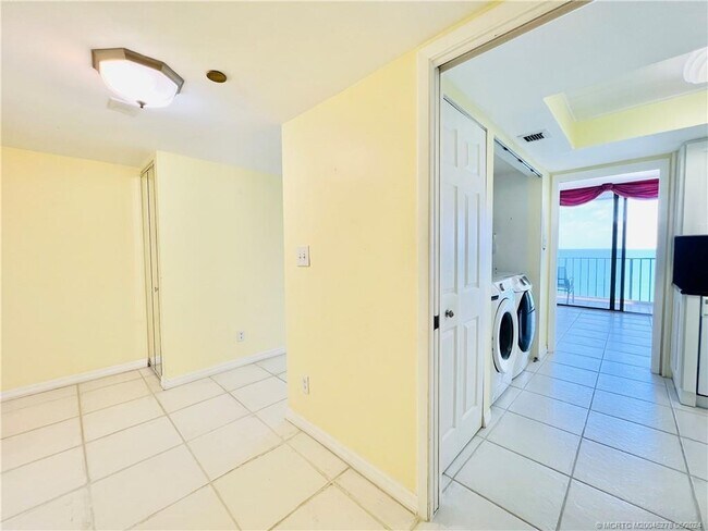 Foto del edificio - 8750 S Ocean Dr