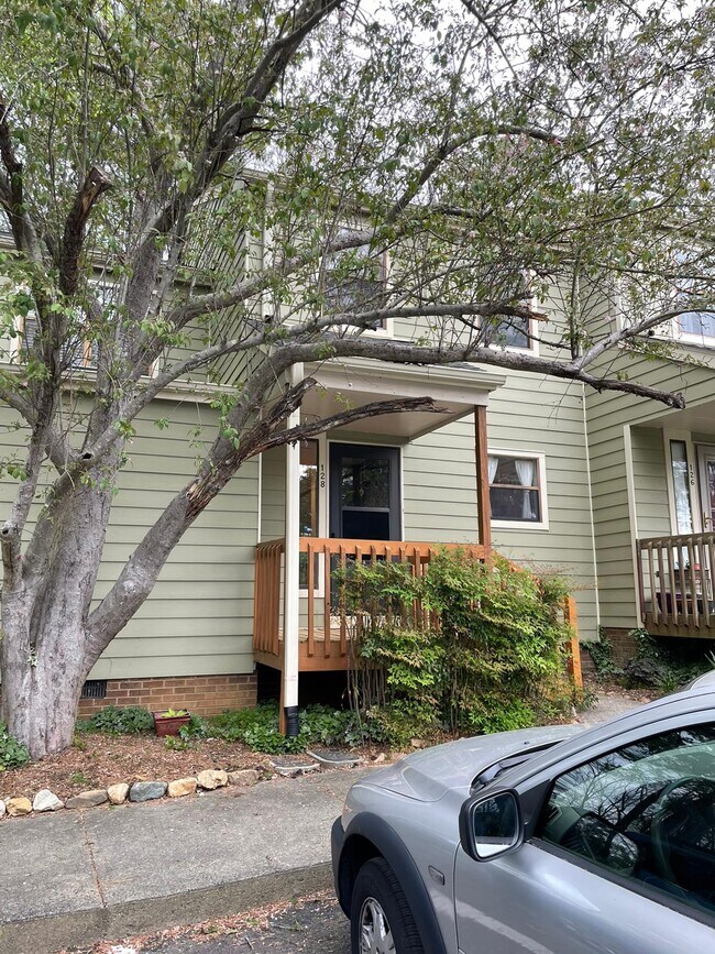 Foto del edificio - 128 Beechwood Drive