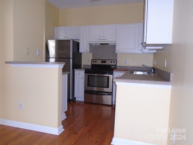 Foto del edificio - 2061 Lennox Square Rd