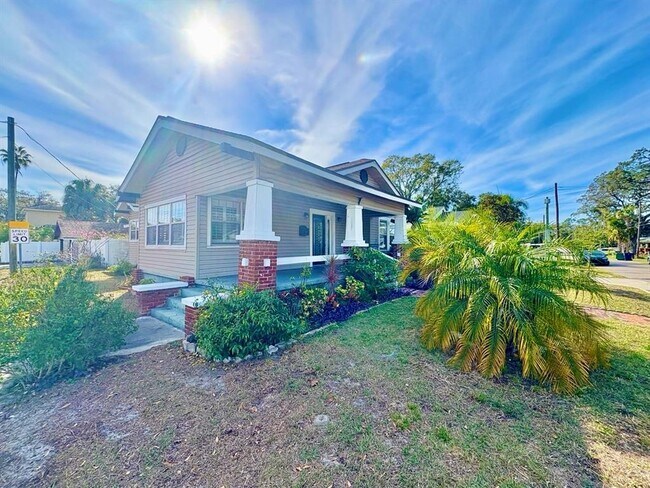 Building Photo - 302 W Haya St