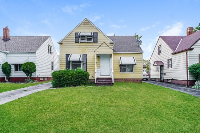 Building Photo - 18505 Maple Heights Blvd
