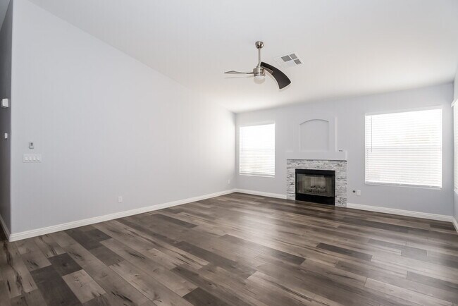 Building Photo - 704 Colonnade Row Dr