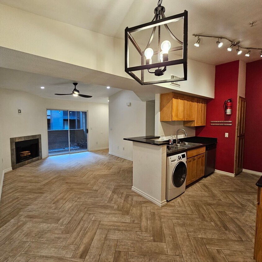 Spacious and Upgraded 2 Bedroom 2 Bath Pet... - Spacious and Upgraded 2 Bedroom 2 Bath Pet...