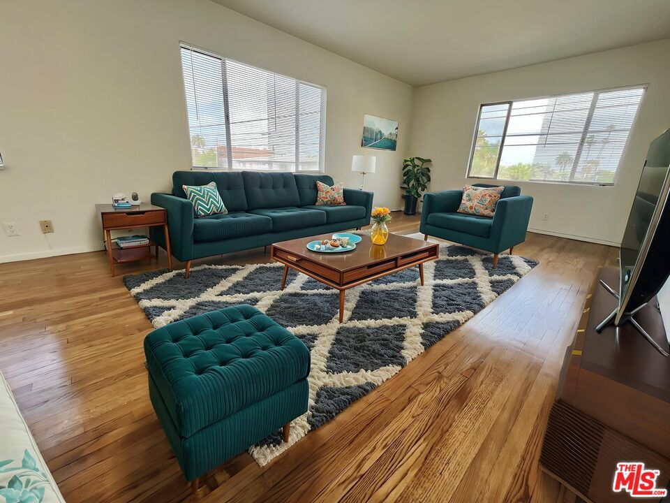 Foto principal - 10303 Palms Blvd