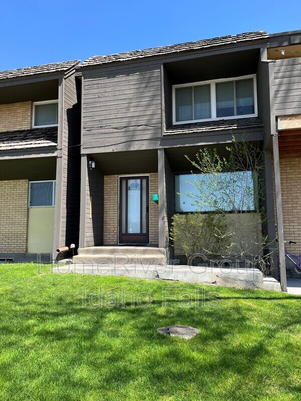 Primary Photo - 220 N Fanning Ave