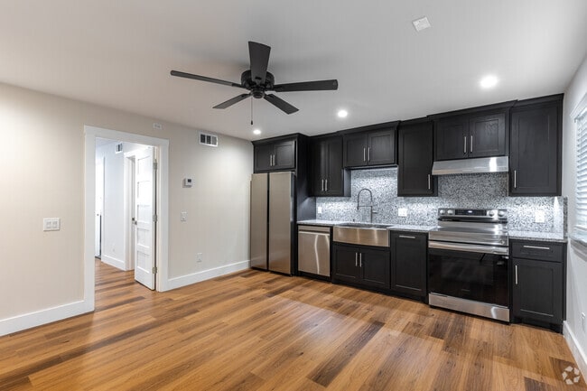 1BR, 1BA - 450SF - Living Room - Courthouse Apartments