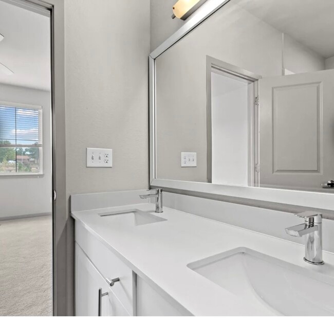 Building Photo - 3368 S Biscay Way