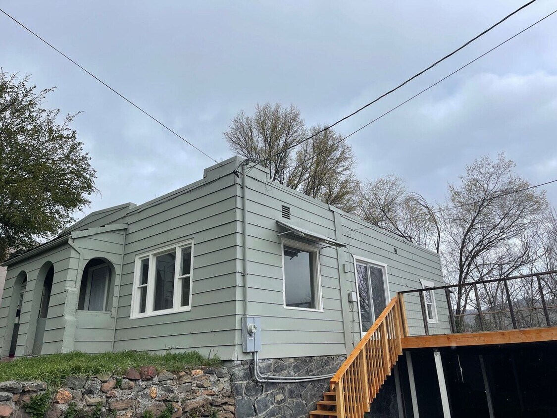 Primary Photo - 421 N 7th