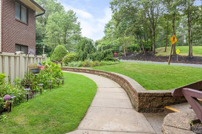 Foto del edificio - 703 Hilltop Ct