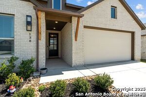 Building Photo - 138 Red Oak