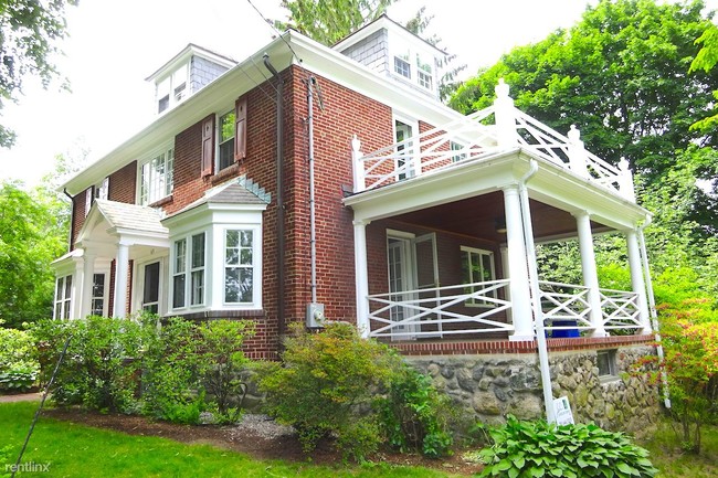 Building Photo - 65 Falmouth Rd