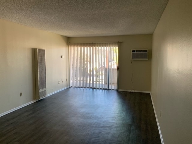 Building Photo - Villa Tarzana Apartments