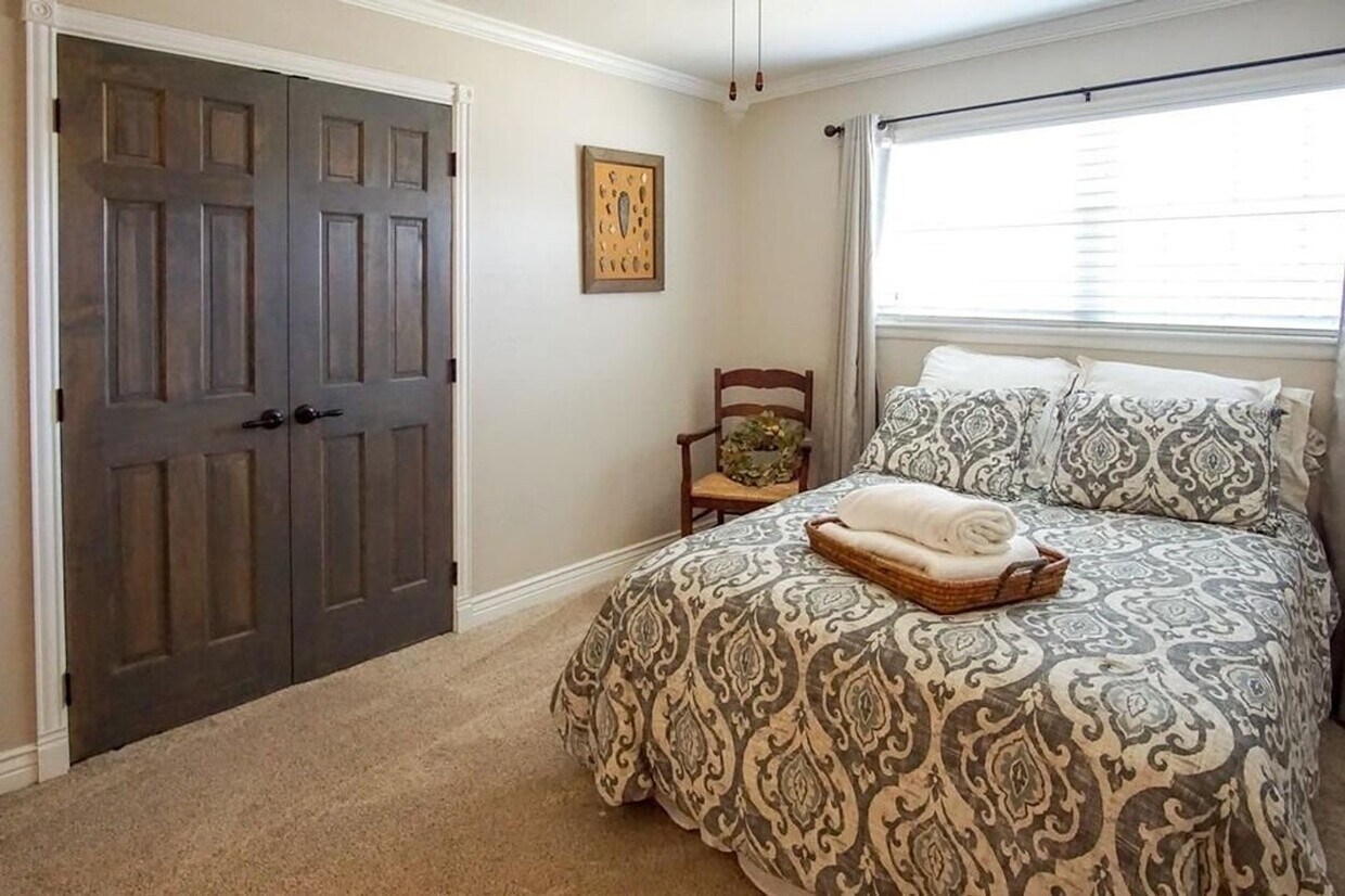 Primary Photo - 3 bed 2 bath Single family Home COMING SOO...