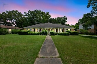 Building Photo - 1211 Vendome Dr W