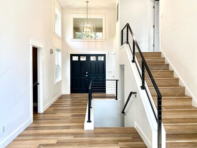 Foto del edificio - Elegant Awbrey Butte Home | Unfurnished | ...