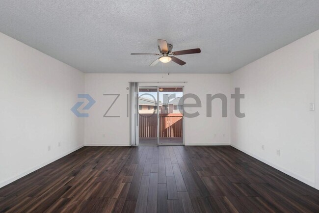 Building Photo - Unit 500