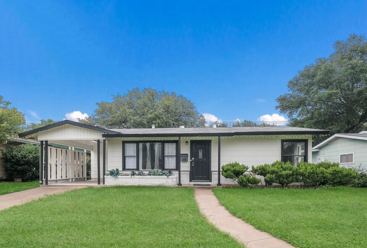 Foto principal - 323 Craigmont Ln