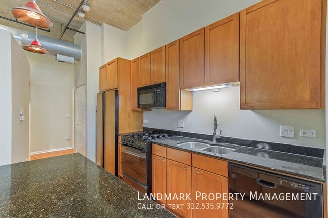 Building Photo - 758 N Larrabee-#820