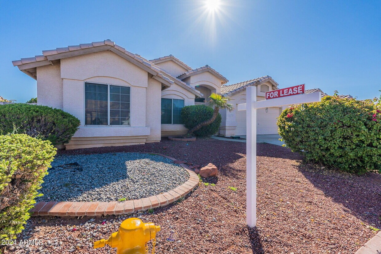 Primary Photo - 15355 N 87th Ave