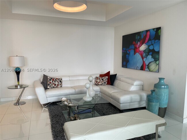 Foto del edificio - 15811 Collins Ave