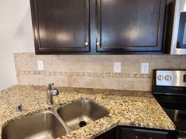 Foto del edificio - Beautiful garden ranch home with an open f...