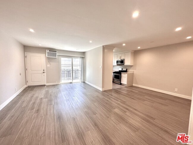 Building Photo - 1051 S Sherbourne Dr
