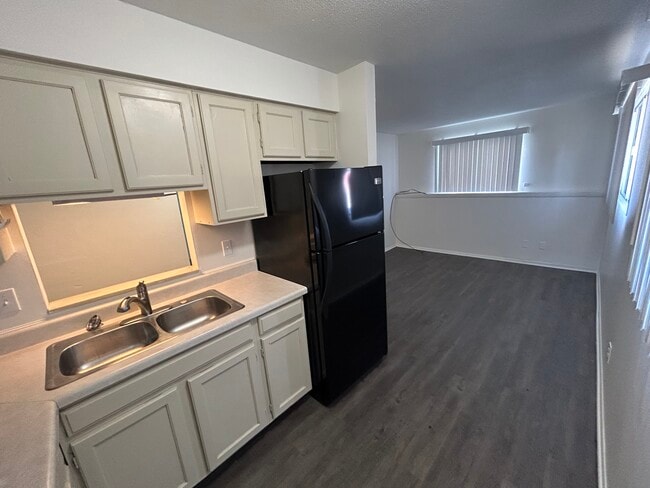 Building Photo - Riverside Place Apartments