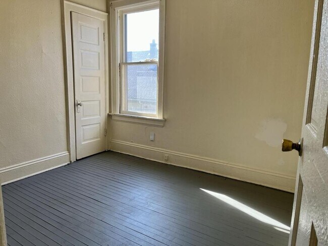 Building Photo - 2343 W Becher St