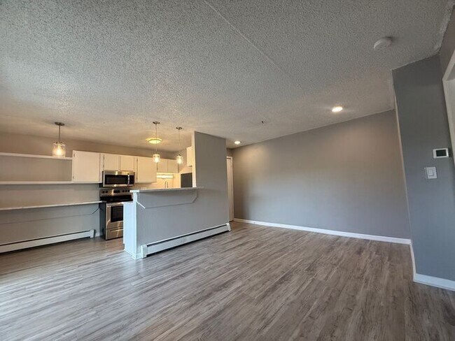 Foto del edificio - Fully renovated 1-bedroom condo in Norwood!