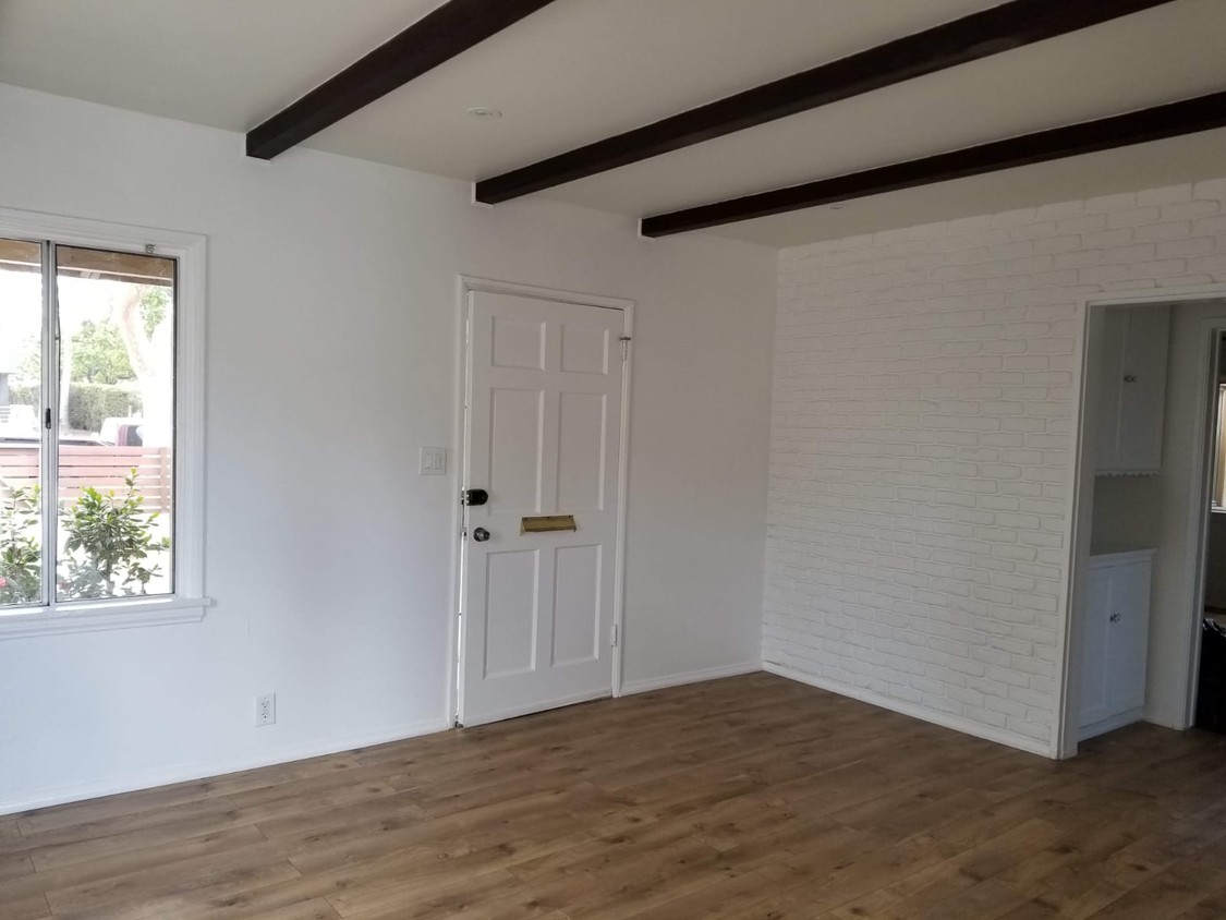 Foto principal - 5127 Overland Ave