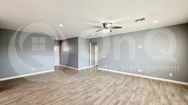 Foto del edificio - 8375 W Concordia Dr