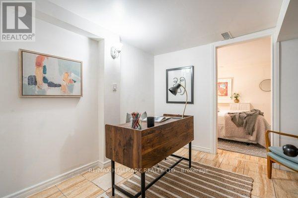 Photo du bâtiment - 736 Woodbine Ave